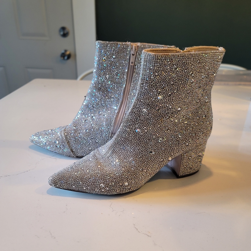 BETSEY JOHNSON Kyle Silver Rhineston Pointed Booties Size 6